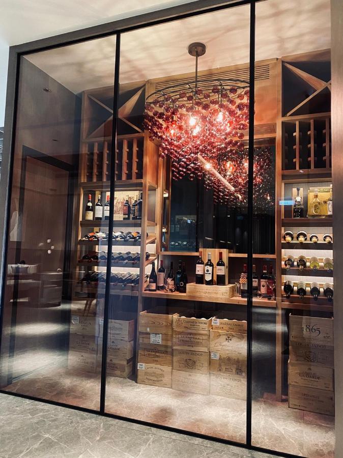 The Howard Prince Hotel Taichung Exterior photo Wine shop in Hong Kong