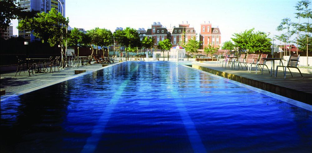 The Howard Prince Hotel Taichung Exterior photo The reflecting pool at the National Vietnam Veterans Memorial