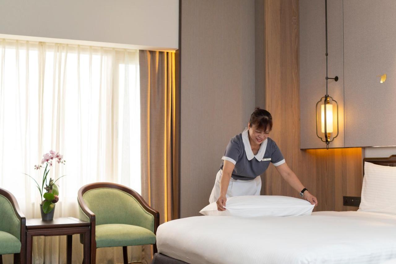 The Howard Prince Hotel Taichung Exterior photo A chambermaid making a bed